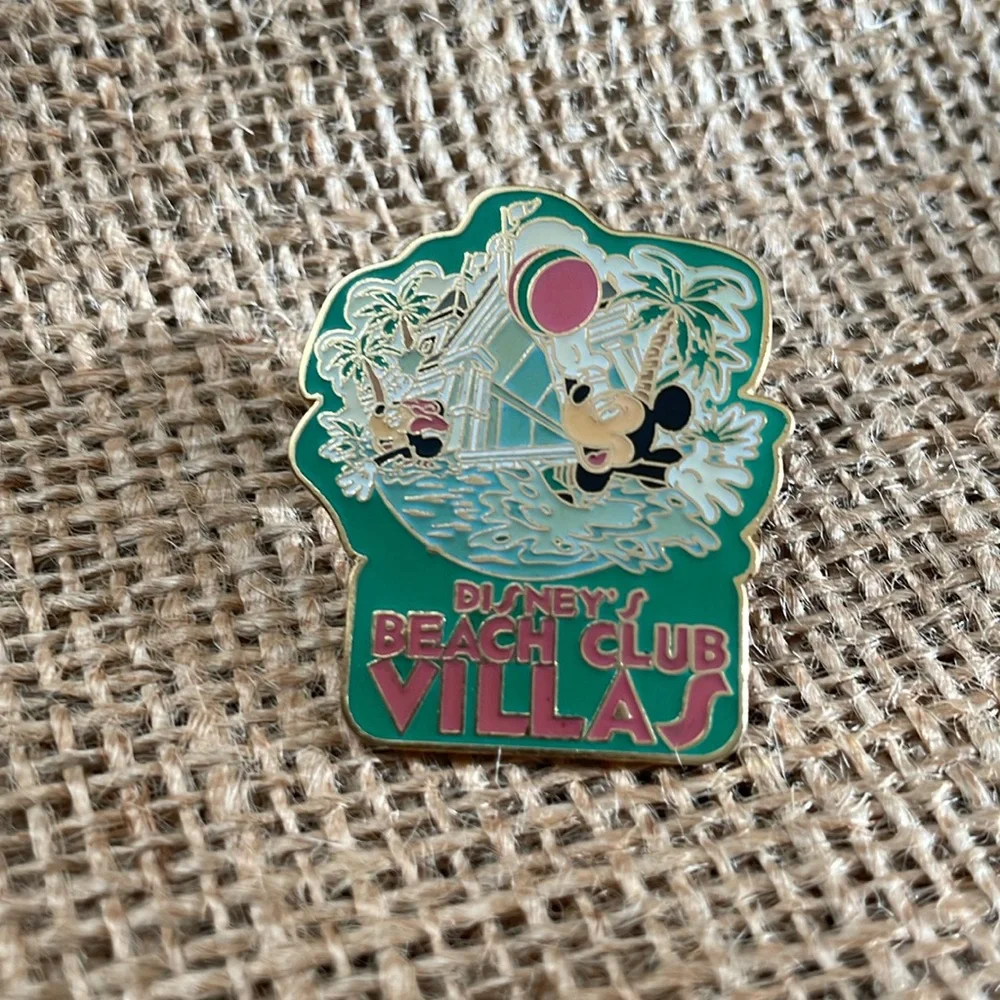 New! Disney Collectible Pin #16547 Disney’s Beach Club Villas, 2002